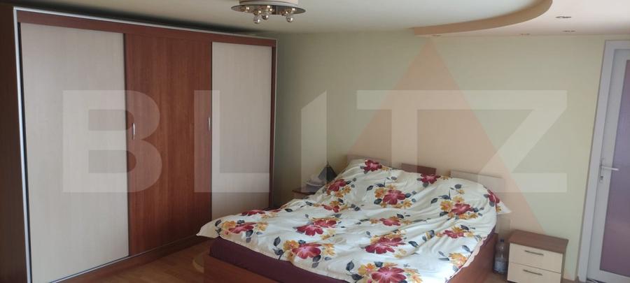 Casa cu 6 camere, 294 mp, zona-Nufarul