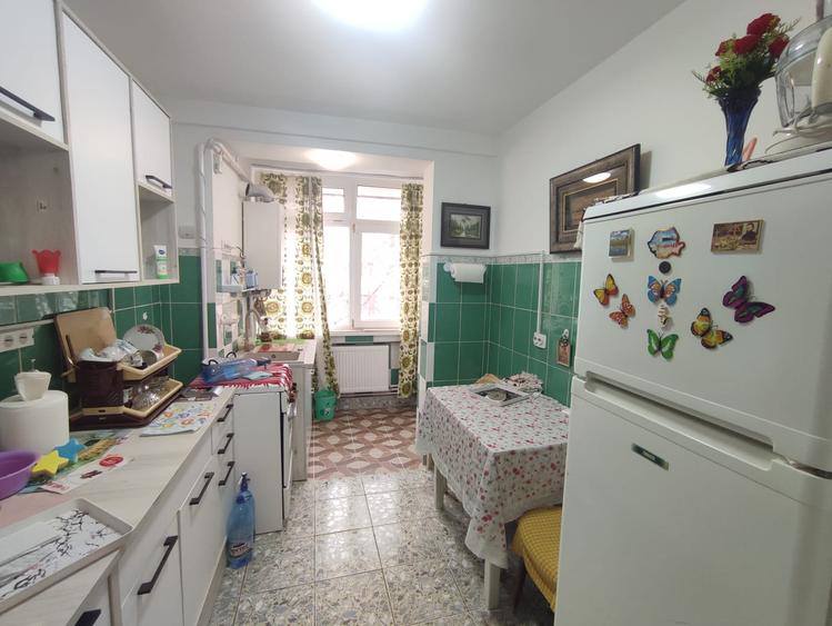 Ap. 2camere Micro 16, etajul 2, centrala termica, liber