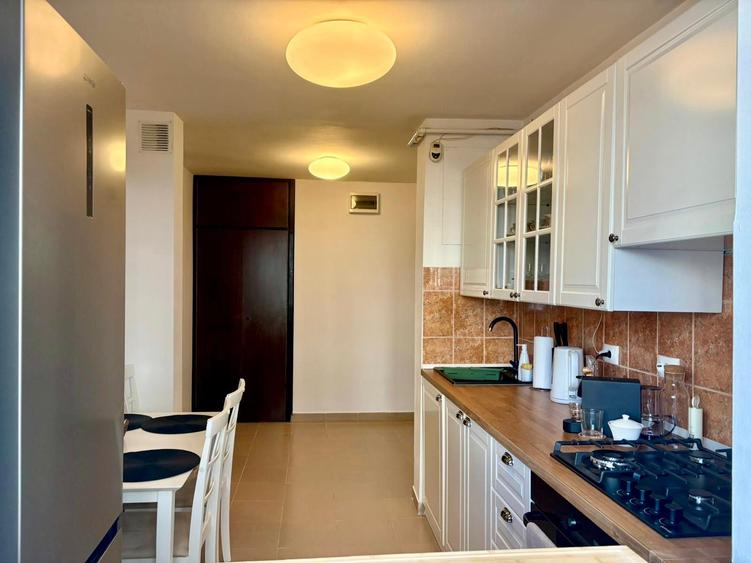 3 camere, decomandat, modern, renovat, centrală proprie