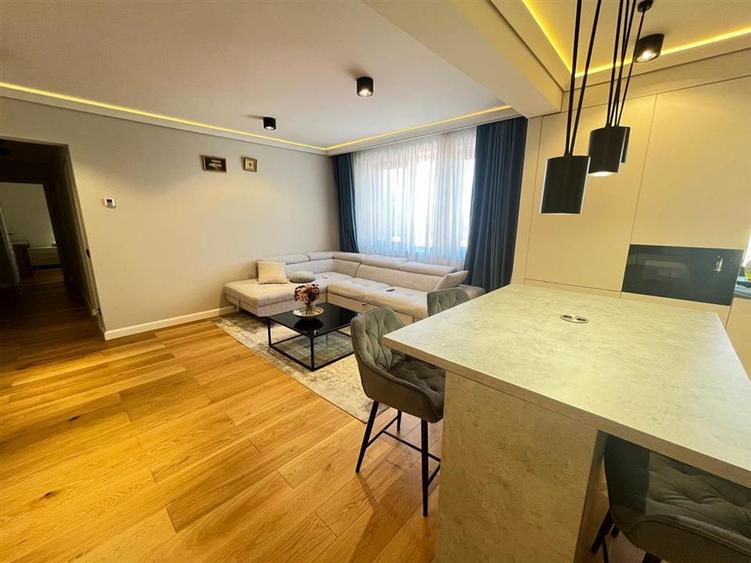 Apartament modern 3 camere si balcon zona Rahova
