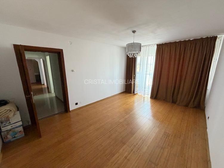 Vanzare Apartament 3 camere, 70 mp, etaj 10/11, parcare ADP – Sebastian