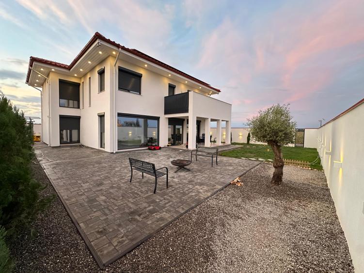 Smart Home 5 camere| Complet autonoma energetic | Langa Lac