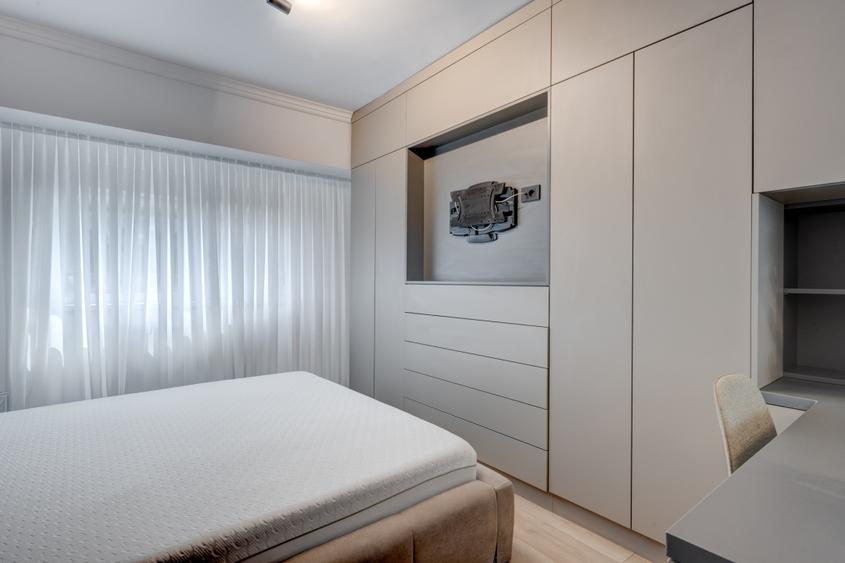 Apartament cu vedere spectaculoasă, 3 camere, 2 băi, bloc 1979, Universitate!