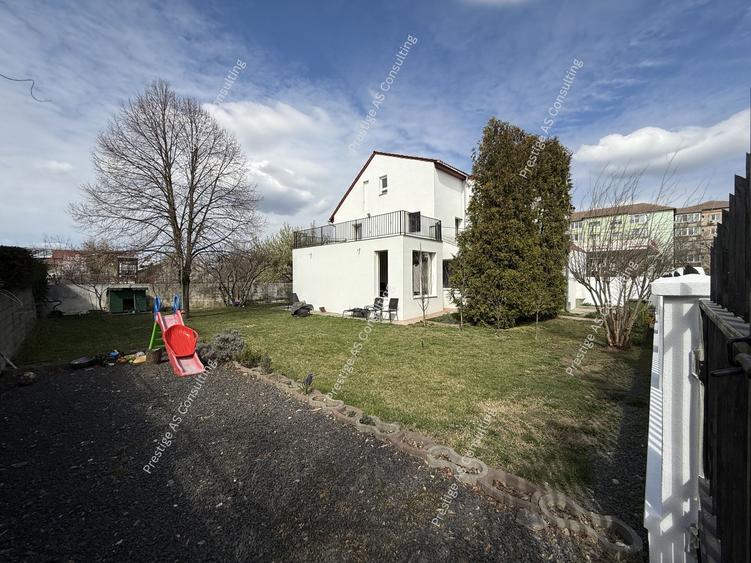 Vila individuala renovata complet | 6 camere | 500 mp teren | Str Jean Monnet