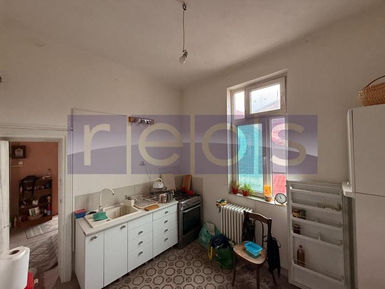 VANZARE VILA FORMATA DIN 3 APARTAMENTE | ZONA MALL VITA |