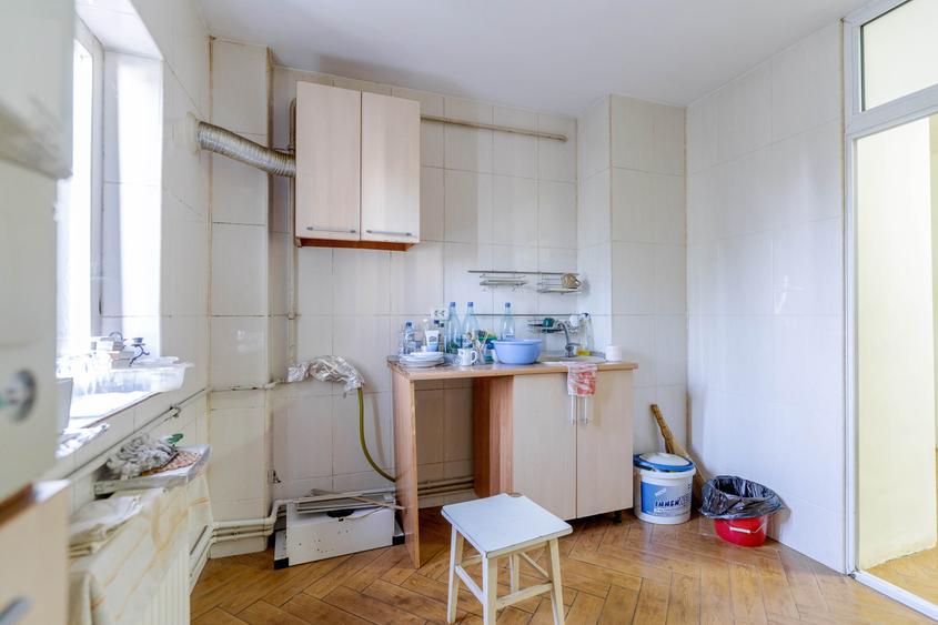 Apartament 3 camere transformat in 2 camere – Bd. Cosminului