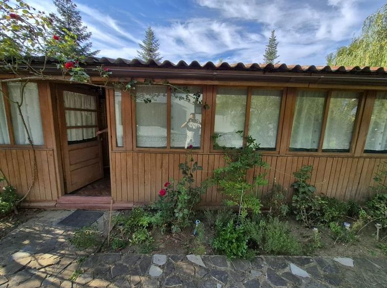 Cabana de lemn cu fundatie 86 mp+ livada pomi fructiferi+teren 847 mp