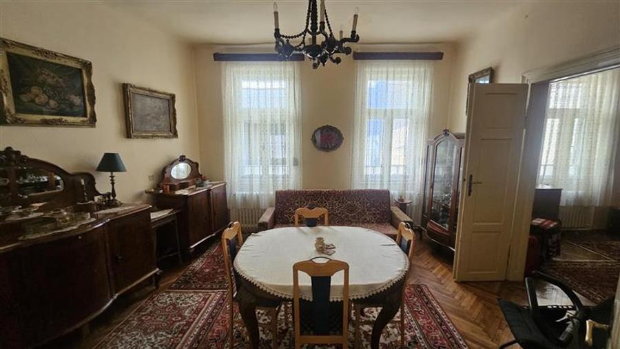 Apartament ultracentral cu curte privata