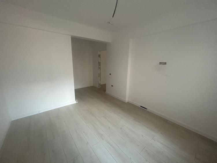 Apartament 3 camere decomandat, 44mp curte proprie, metrou Berceni
