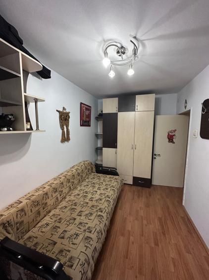 Apartament 3 camere, 66 m, etaj 2/4 – gata de mutat, zonă liniștită, langa Palas
