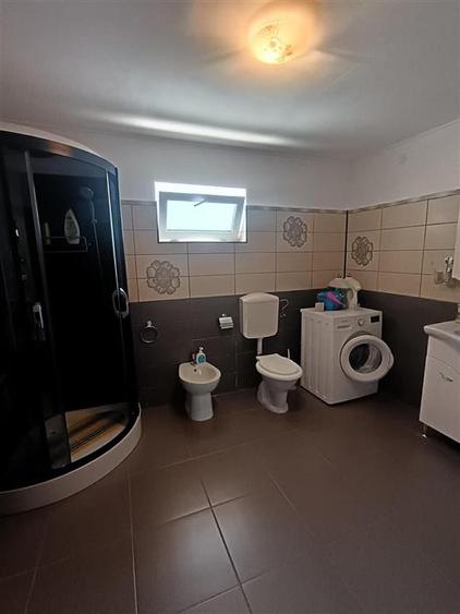 Casa foarte bine intretinuta, zona Cazasu