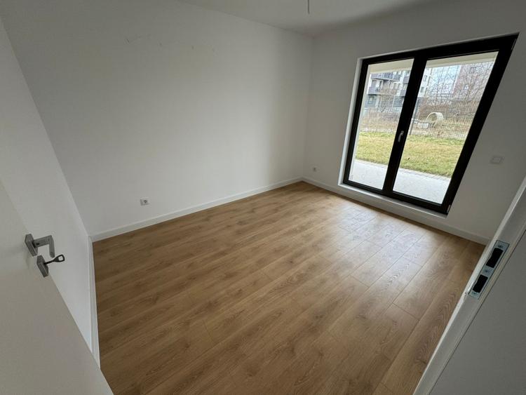 Apartament 2 camere , parter , zona Calea Moldovei
