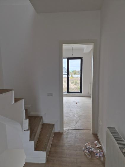 Vilă elegantă cu 5 camere si 3 bai + mansarda + garaj – Zona Cristalului