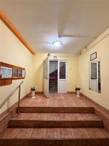 Oferta! Apartament 3 camere, decomandat, etaj 3/4, str Sitarului, Brasov