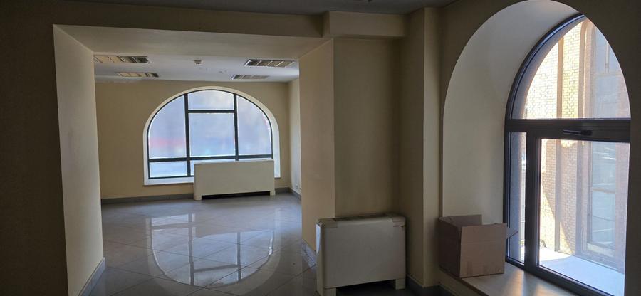 Universitate, spatiu comecial cu vad intens