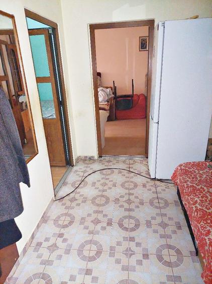 Apartament cu 2 camere, etaj intermediar, decomandat