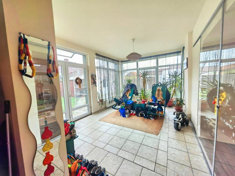 Casa Inedita , 300 mp utili, P+M, 5 bai, 6 dormitoare , 1975 mp teren, Sacalaz