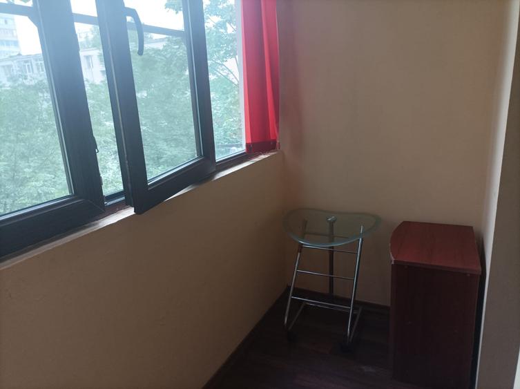 Apartament cu 2 camere, etajul 3/4, zona Alexandru Cel Bun