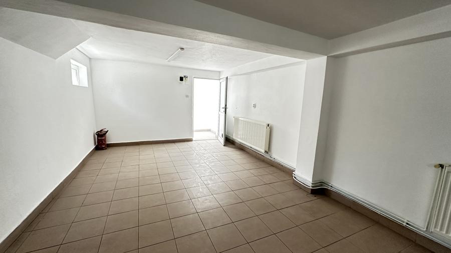 Inchiriere Spatiu Comercial 130 mp la Bulevard cu vad si parcare
