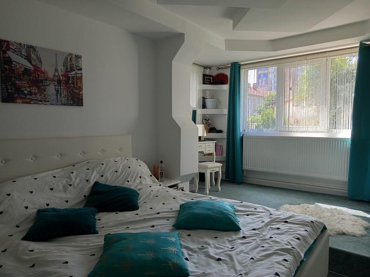 Apartament 3 camere,decomandat,parter+curte interioara, zona Progresu