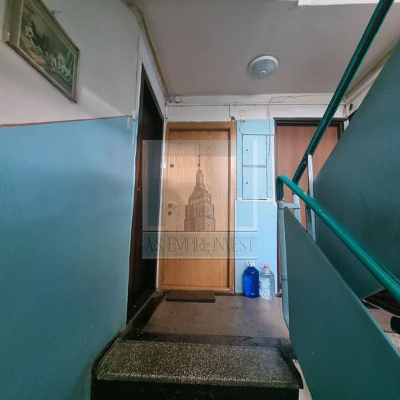 Apartament 3 camere semidecomandat ,etaj 1 - zona Vlahuta.