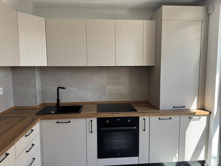 Închiriere Casă 5 camere în Pipera, P+ 2 ETAJE, PARCARE, CURTE, CENTRALA