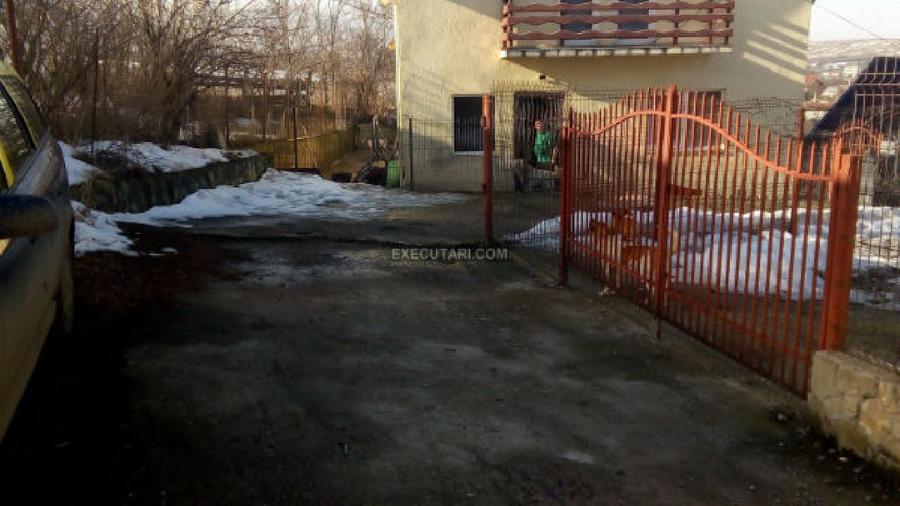 Cart. Tudor Vladimirescu - Casa - P+M - 140 m² + Teren - 956 m² - Botosa