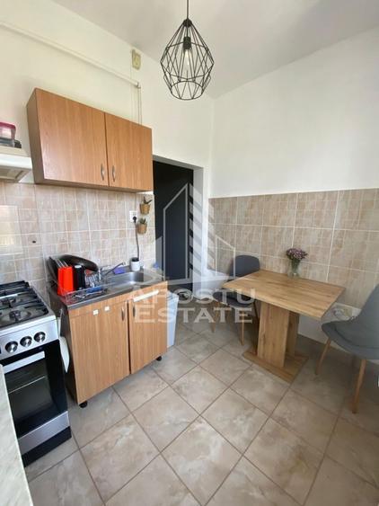 Apartament cu 2 camere de vanzare,decomandat, Zona Aeroport Timisoara