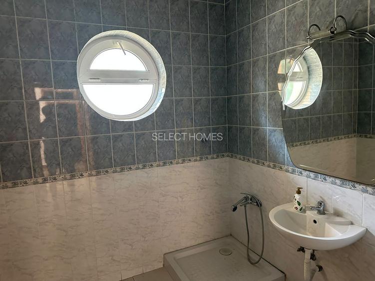 Vila 10 Camere 600mp Teren 1775 mp de Vanzare *Iancu Nicolae*