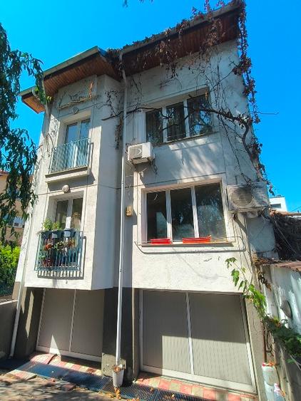 Vila tip Duplex/ Jumătate de vila individuala cu spatiu generos