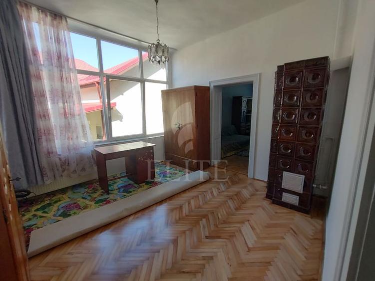 Casa / Casa 4 camere în zona CRISAN