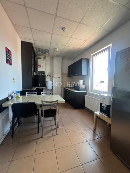 birou  elegant, mobilat,luminos, supraf. vitrata mare, lift , 241 mp, Bd. Mamaia - 19
