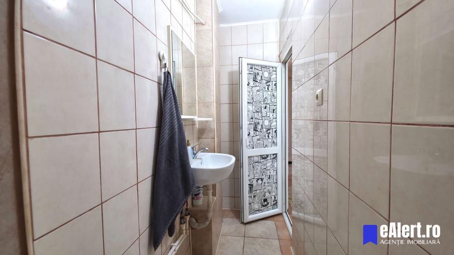 Apartament 3 camere, 2 din 8, 67 mpu, bloc 1984, decomandat, centrala!