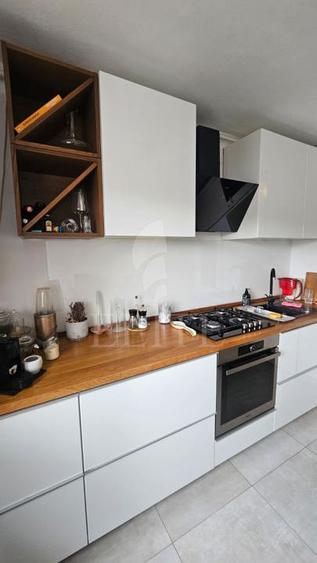 Apartament 3 camere în zona Calea Floresti