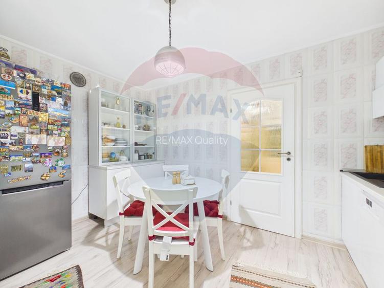 Apartament cu 4 camere de vanzare, Centrala proprie, 13 Septembrie - 7