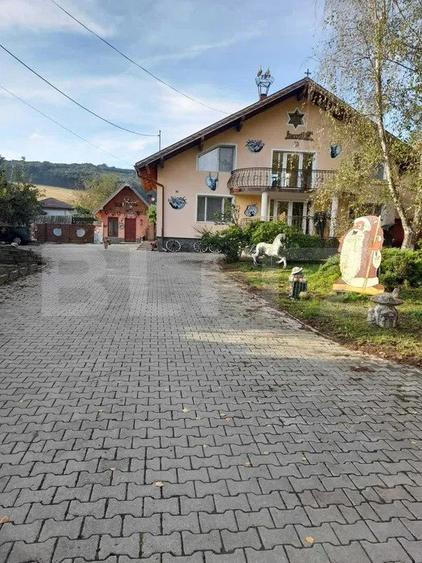 Casa de vanzare - 218 mp utili si 470 mp teren - Bardesti