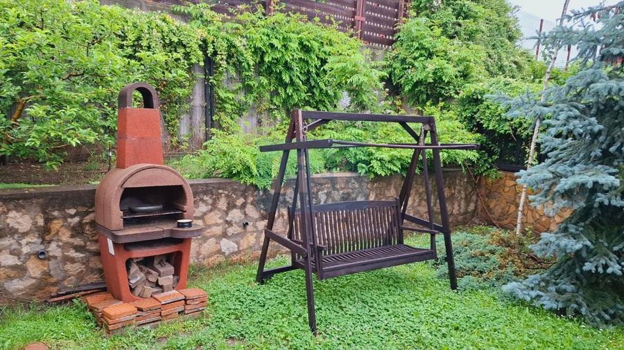 COMISION 0%! Vilă spațioasă și elegantă cu 4 dormitoare în Bucium