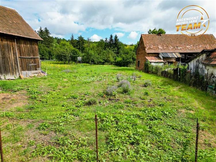 Pentru cei care doresc sa construiasca o locuinta intr-o zona linistita, aproape - 2