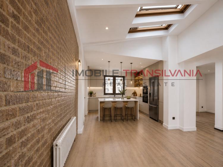 Casă modernă| Panoramă | Garaj | Semineu