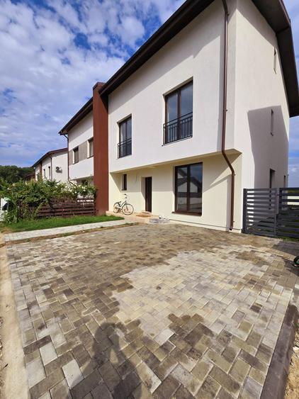 Duplex cu pereti separati langa padure si acces facil spre DN
