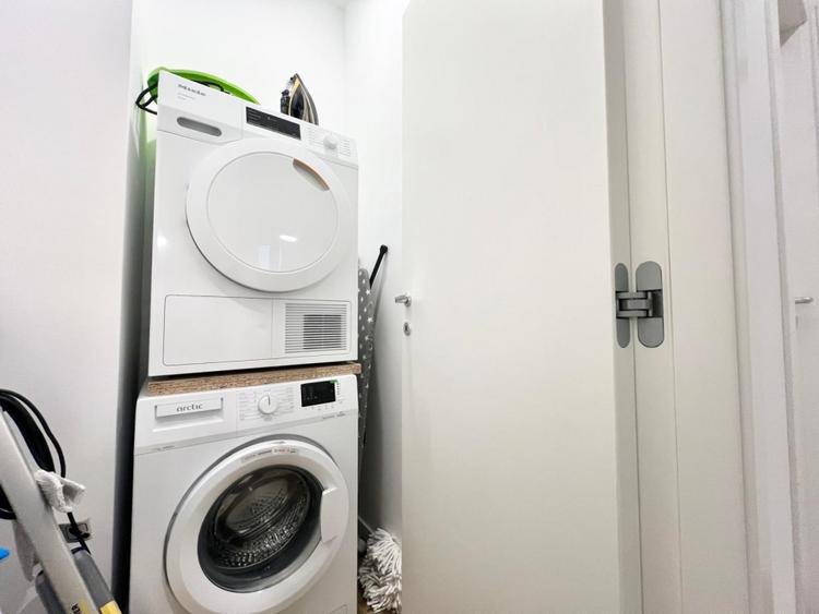 NOU / SUPERB  / SPATII GENEROASE / PARTIAL MOBILAT SI UTILAT BLOC BOUTIQUE