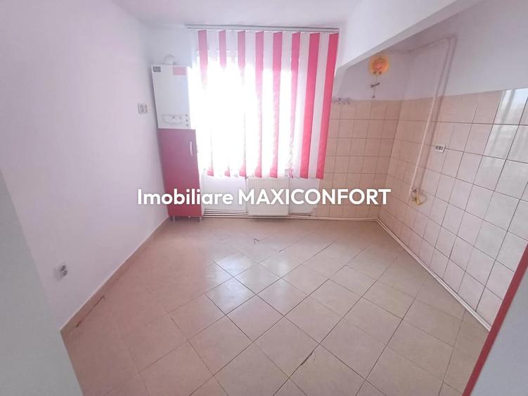 Vanzare 3 camere - Imobiliare MAXICONFORT