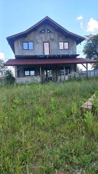 Casa cu etaj in Vorona