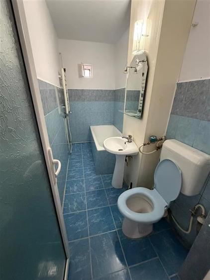 Apartament 2 camere, 58 mp, etaj 3 cu acoperis, zona Scoala 2