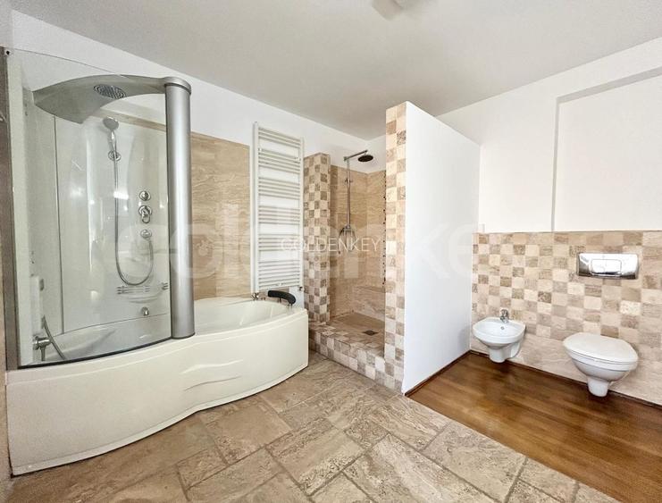 Vilă cocheta si spatioasa, teren de tenis si spatii verzi