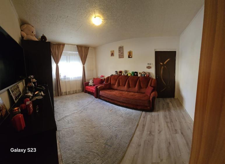 Vand apartament 2 camere in Noua