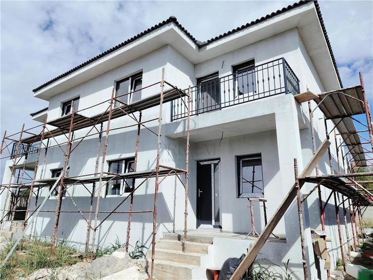 DUPLEX SPATIOS - 5 CAMERE - FINISAJE LA CERERE