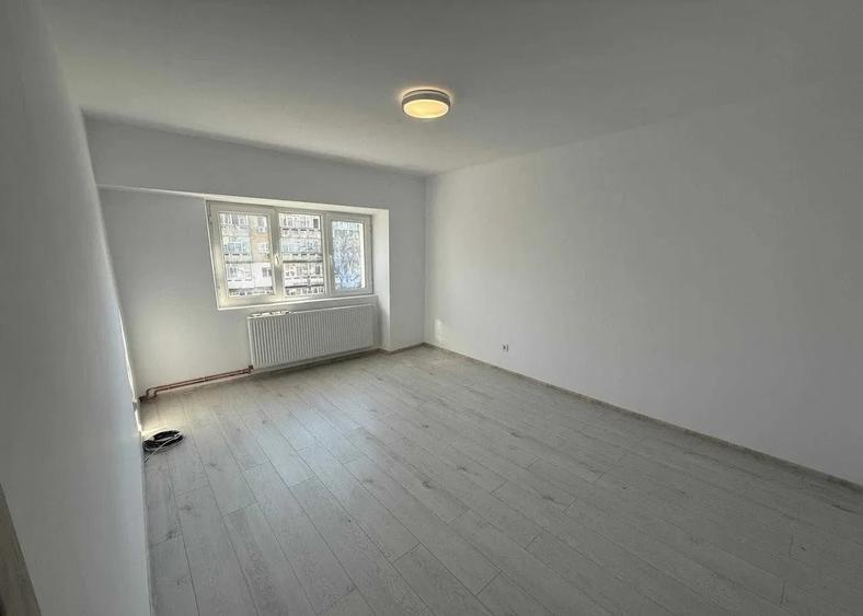 Apartament 2 camere, decomandat, etaj intermediar, statia Bicaz