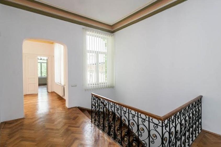 Vila Piata Romana