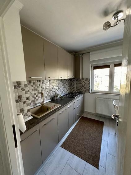 Apartament cu 2 camere semidecomandat, mobilat în Polonă